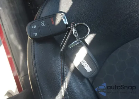 2018 Jeep Compass Latitude 4X4 z USA, uszkodzony, nr VIN 3C4NJDBB4JT480542